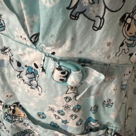 Tokidoki by Koi Womens Medium Blue Cartoon Print Scrub Top Pockets Medical Nurse - Picture 8 of 16